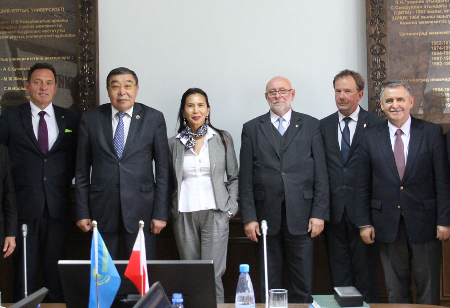 Ważna wizyta rektorów Kazachstanu w Polsce