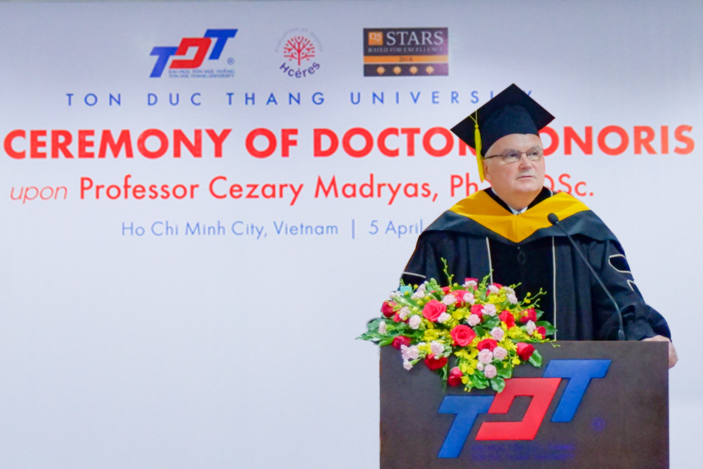Prof. Cezary Madryas doktorem honoris causa uniwersytetu w Wietnamie